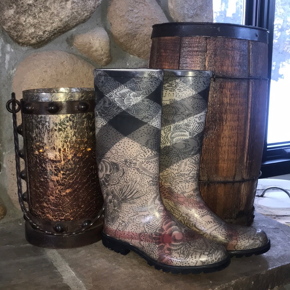 Authentic Burberry Rainboots size 37